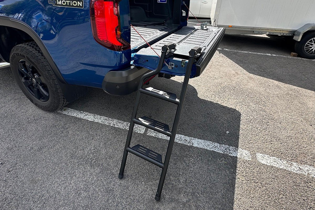 EasyStep - Pickup Truck Tailgate Ladder - Eagle 4x4