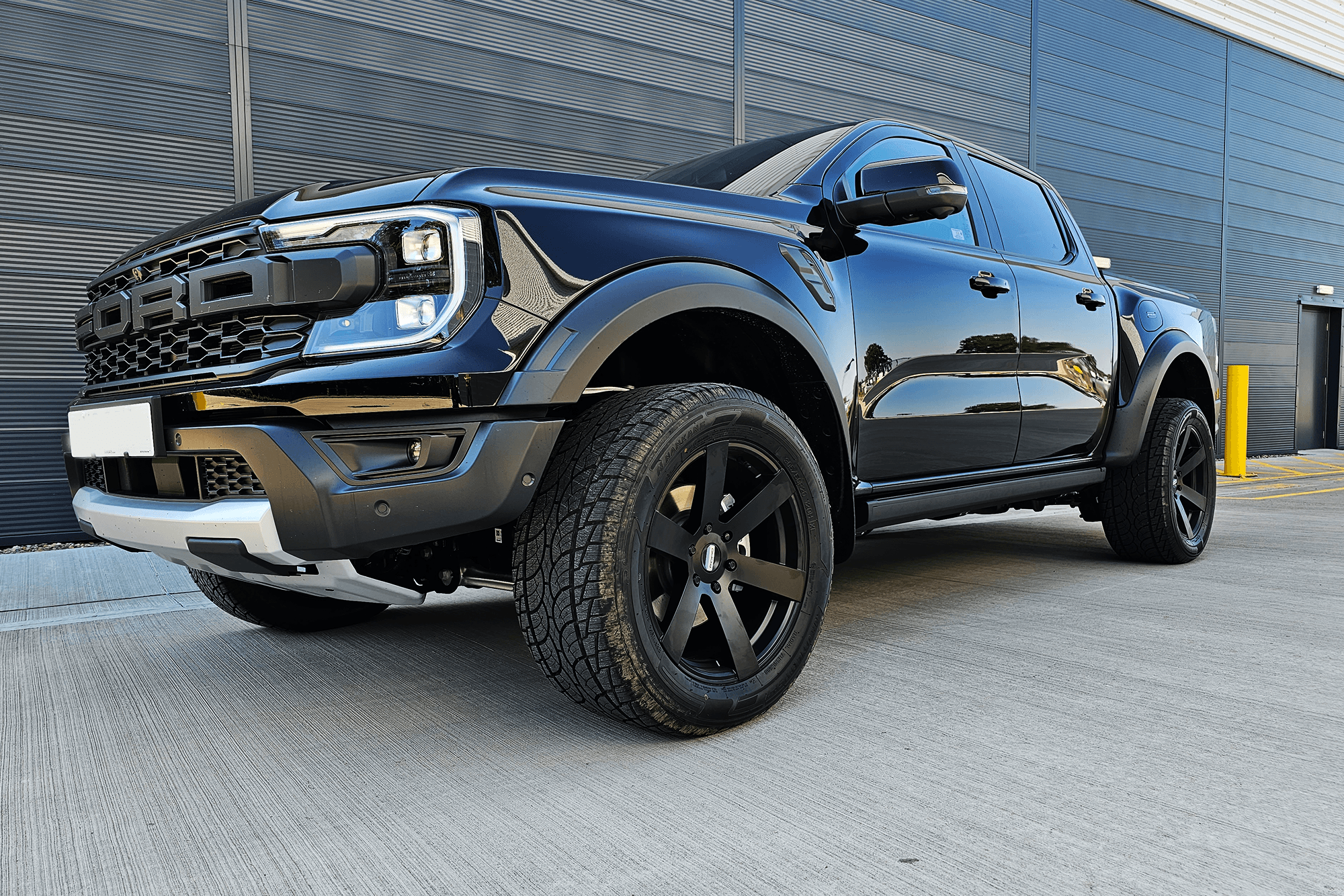 Ford Ranger 2023+ (T9) Eagle1 Electric Side Steps - Eagle 4x4