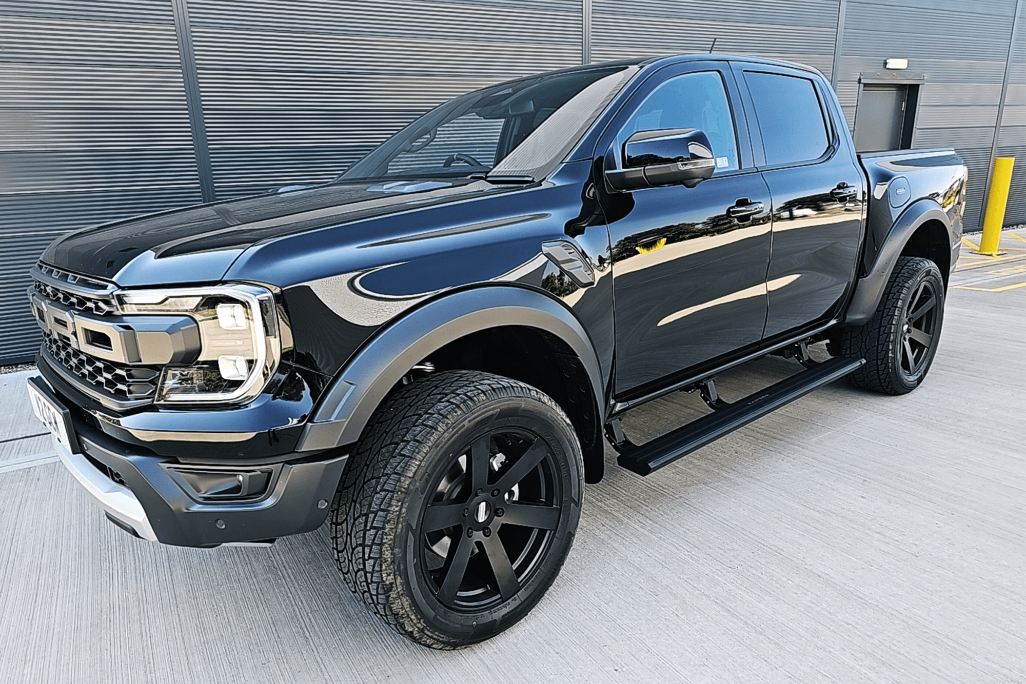 Ford Ranger 2023+ (T9) Eagle1 Electric Side Steps - Eagle 4x4