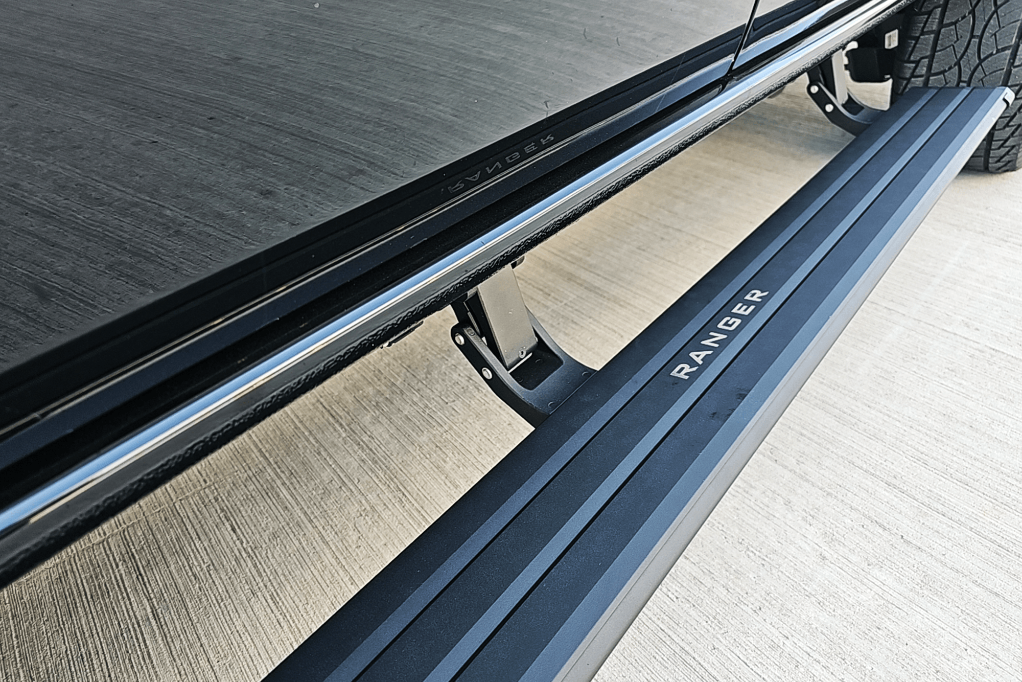 Ford Ranger 2023+ (T9) Eagle1 Electric Side Steps - Eagle 4x4