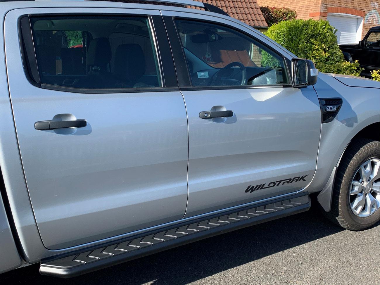 Isuzu D - Max 2021 - ALPINE F1 Running Boards - Side Steps - Matt Black - Eagle 4x4