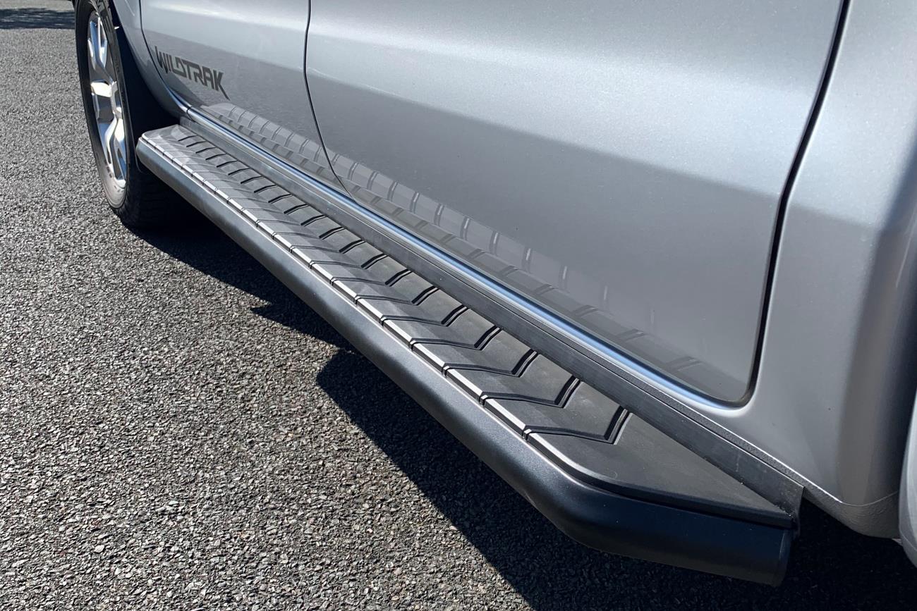 Isuzu D - Max BLACK Side Steps - Alpine F1 Black Running Boards - Matt Black - Eagle 4x4