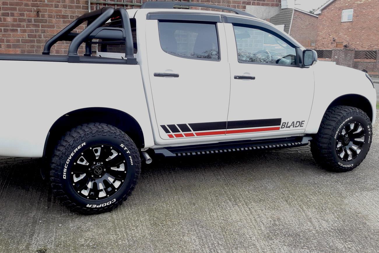 Isuzu D - Max FALCON V1 Side Steps - Eagle 4x4