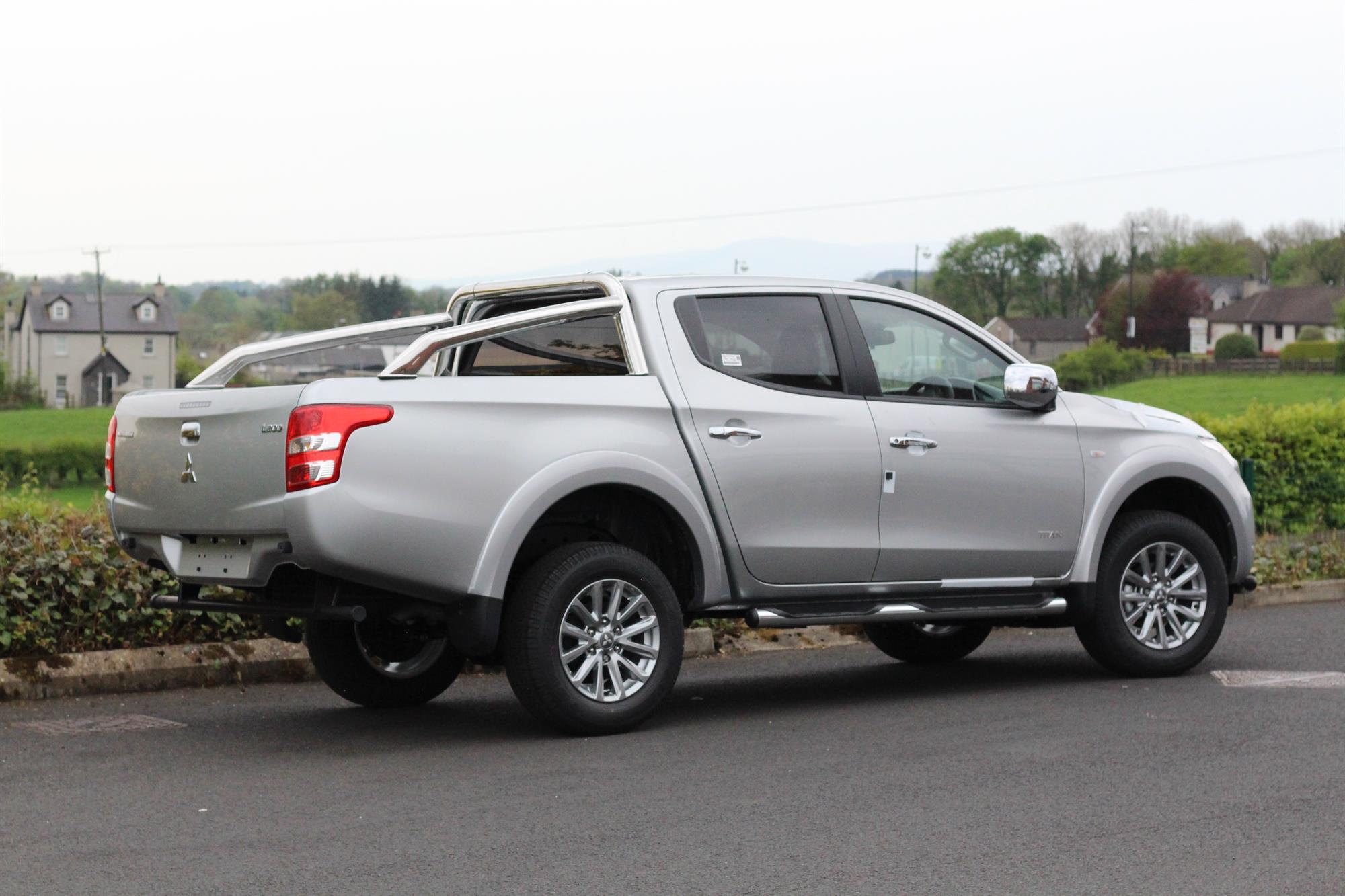 L200 Series 5 Long Reach Roll bar Black - Eagle 4x4