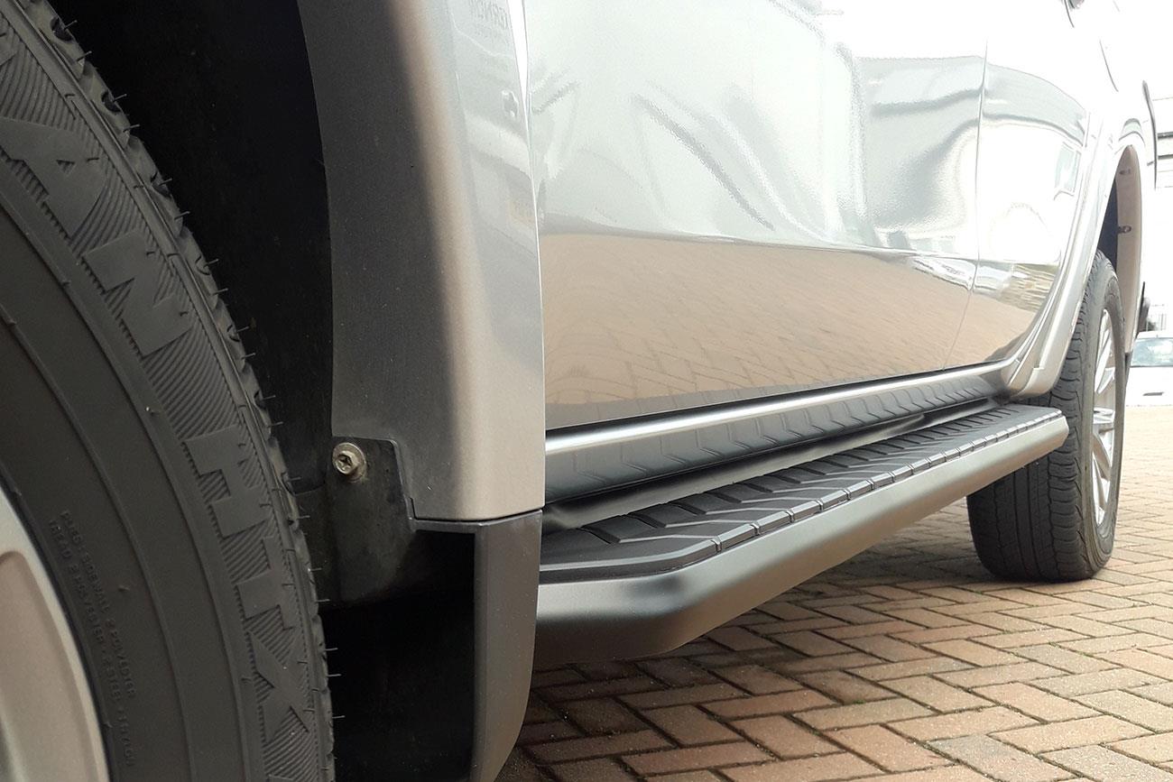 Mitsubishi L200 BLACK Side Steps - Alpine F1 Black Running Boards - Matt Black - Eagle 4x4