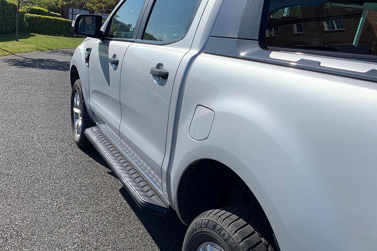 Nissan Navara D40 05 - 15 BLACK Side Steps - Alpine F1 Black Running Boards - Matt Black - Eagle 4x4
