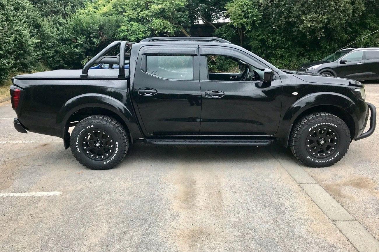 Nissan Navara NP300 - 2015> D/C - B2 Side Bars - Eagle 4x4