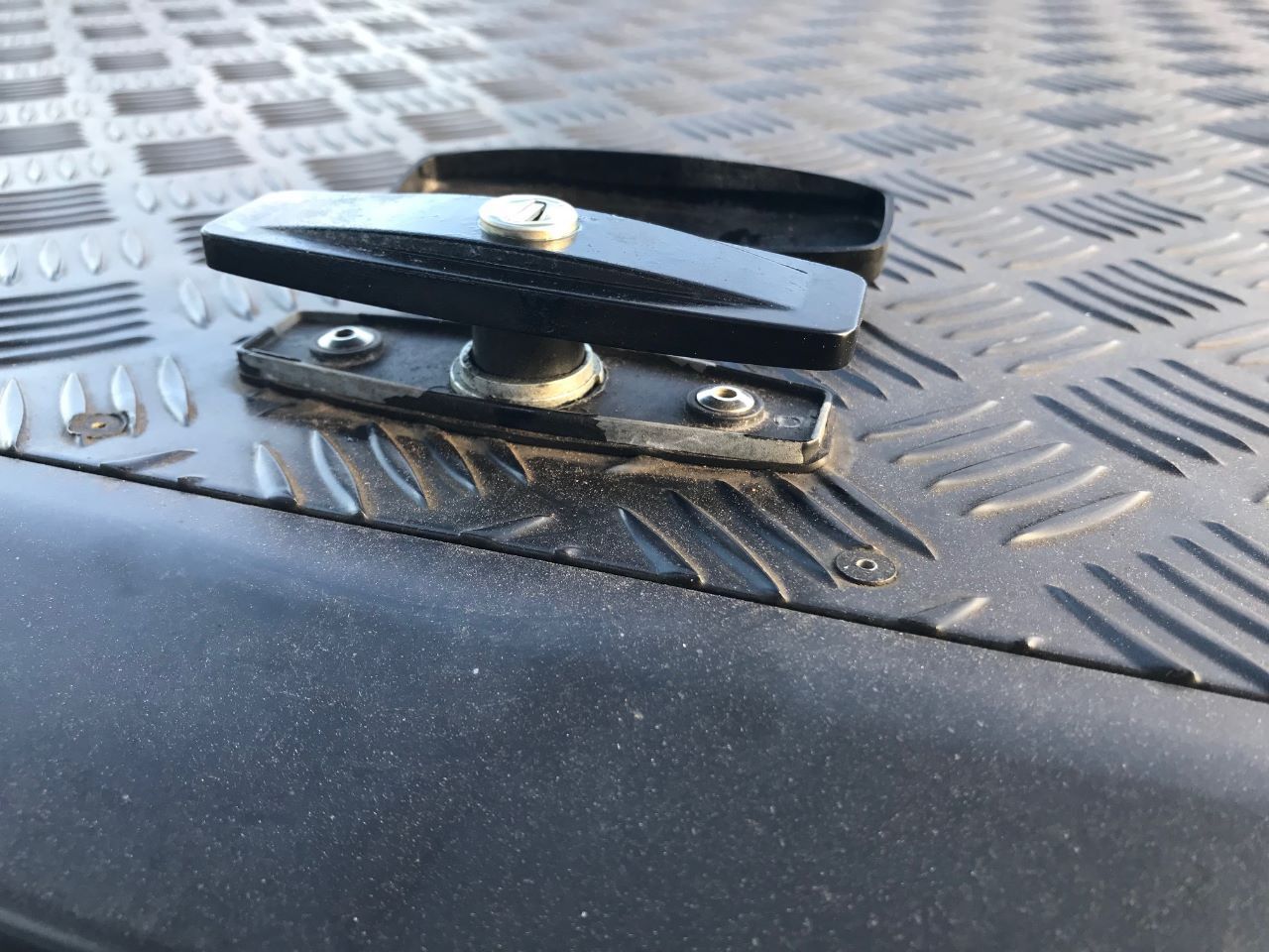 Replacement T - Handle and Keys for EGR Aluminium Tonneau Cover - Eagle 4x4