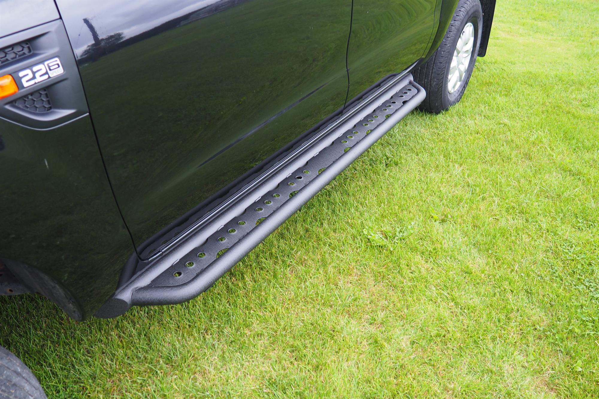 Toyota Hilux Rugged B2 Side Steps 2005 - 2015 - Eagle 4x4