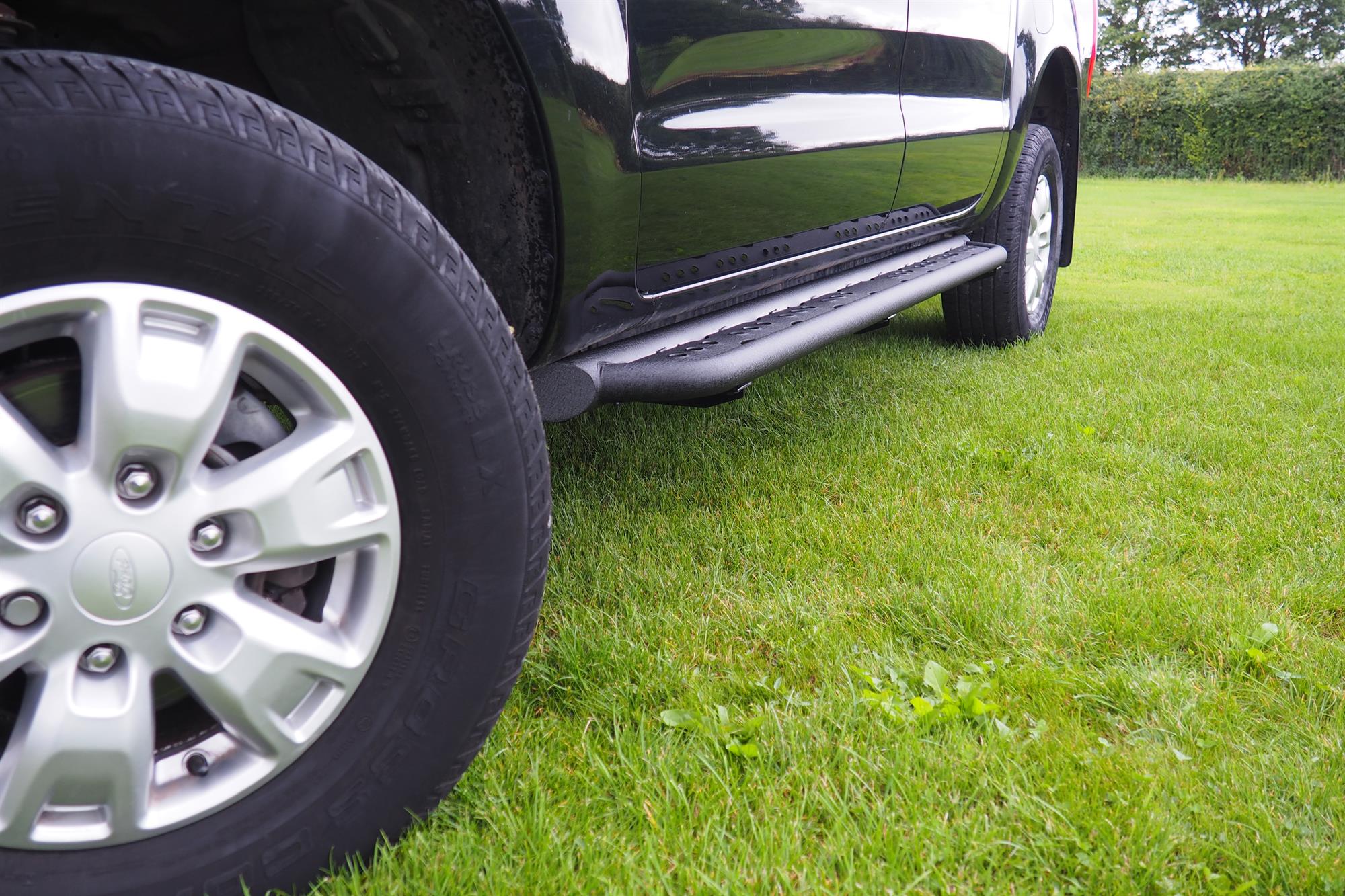 Toyota Hilux Rugged B2 Side Steps 2005 - 2015 - Eagle 4x4