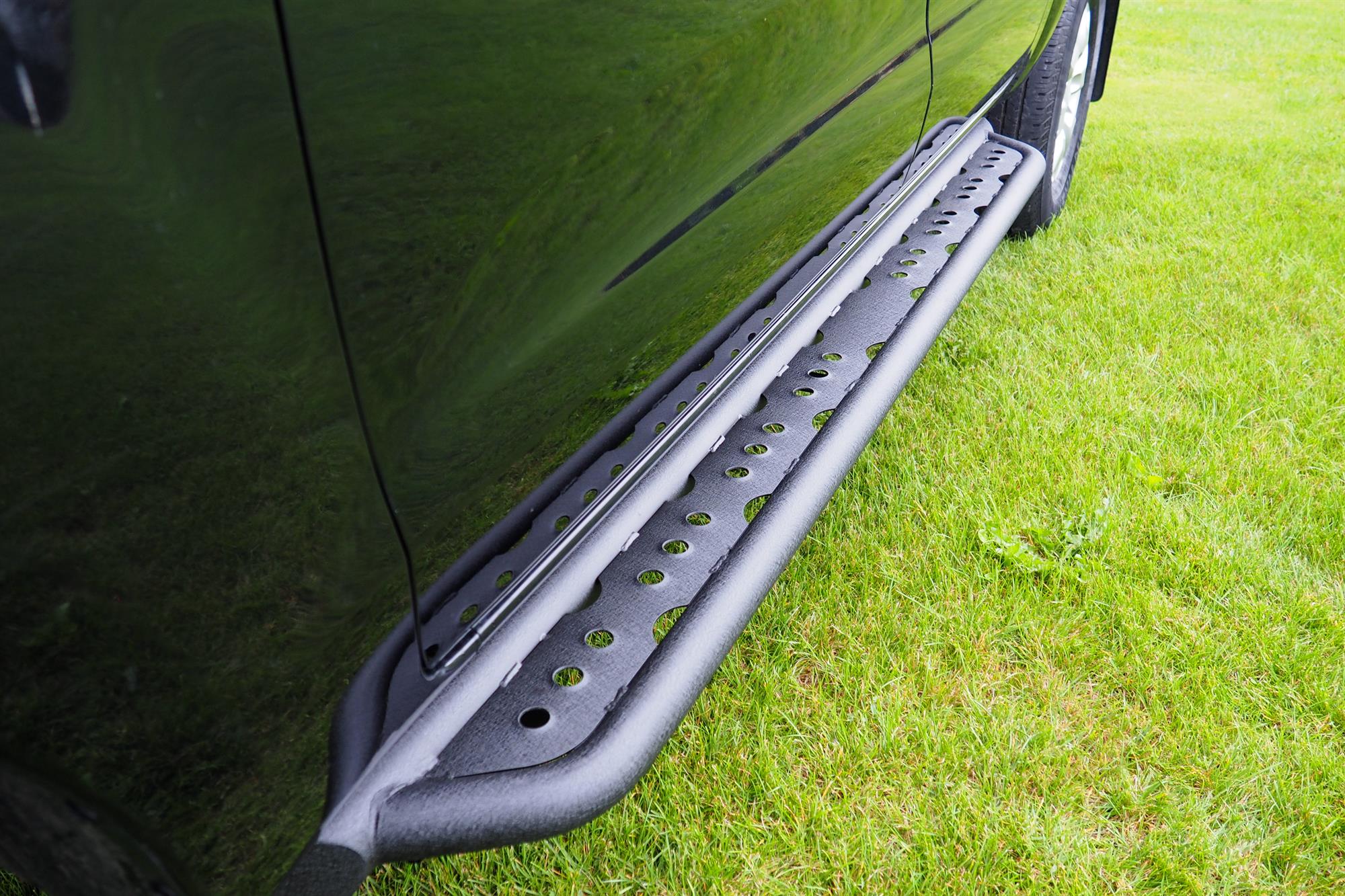 Toyota Hilux Rugged B2 Side Steps 2005 - 2015 - Eagle 4x4